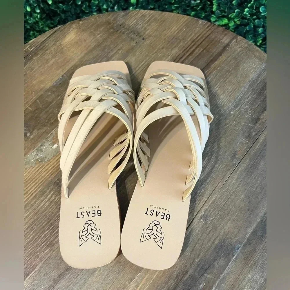 Beast Fashion Sandal - Size 6.5 New - Picture 3 of 5